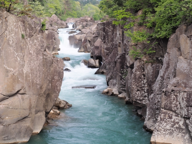 夏の旅行なら岩手県の納涼スポット！厳美渓や猊鼻渓で舟下りを楽しもう